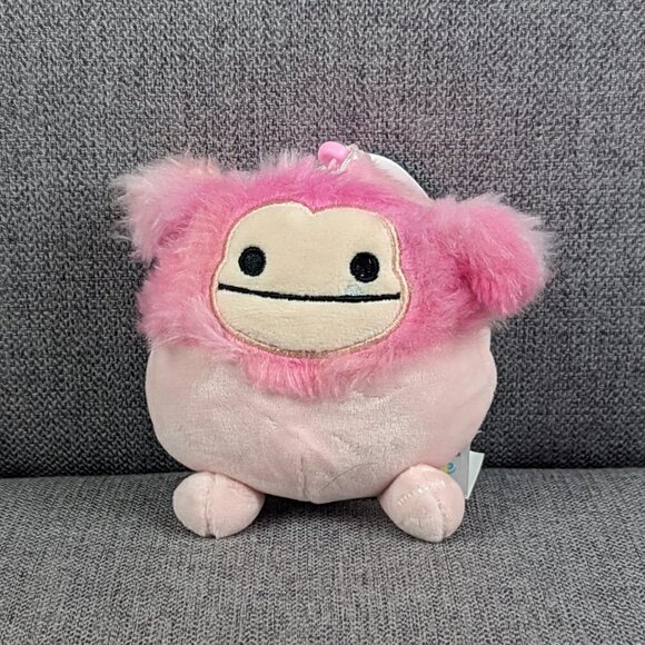 Squishmallows Caparinne the Pink Big Foot Yeti Clip 3.5" - Picture 1 of 3